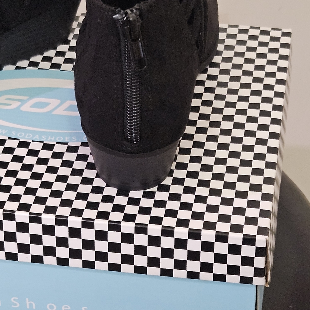 Soda Black Faux Suede Ankle Booties, Size 7, NIB,NWOT - Picture 9 of 16